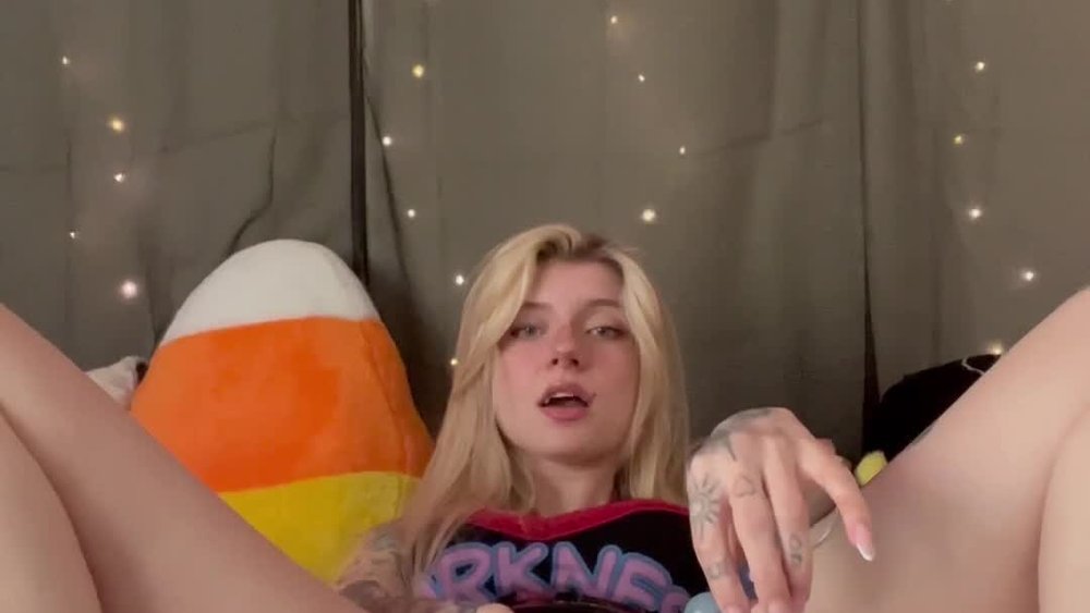 Imsadspice Masturbates In Her Bedroom With A Dildo