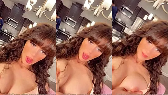 hot muslim girl Ariana Mumtaz teasing her nipples