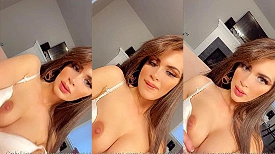 Ariana Mumtaz teasing a nipslip for you