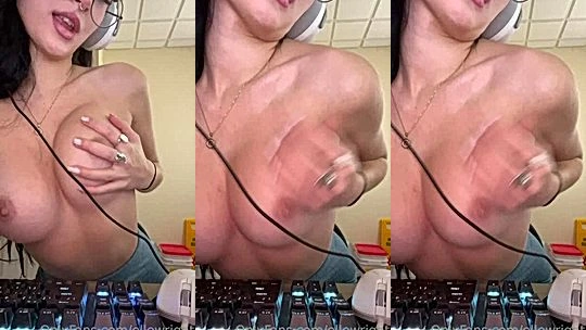 dj girl itsellexo playing with her naked tits