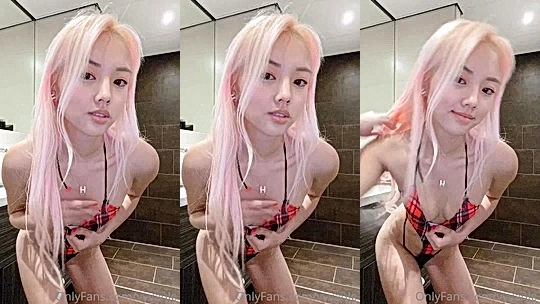 asian teen Vyvan Le teasing her tits in bikini