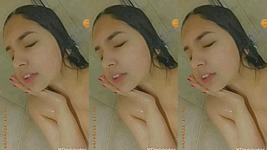 hot Iranian Zeeba kalan teasing her naked wet body in the shower