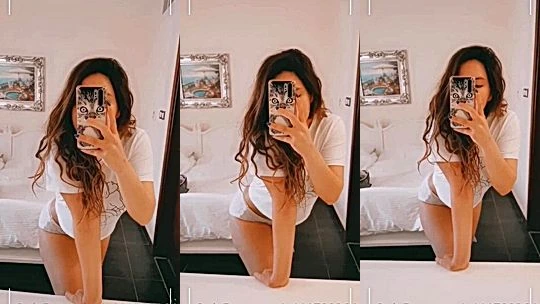 Zeeba kalan teasing her sexy body in the mirror