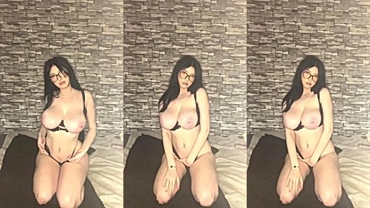 nerdy thick slut Layla Dream playing with her huge tits